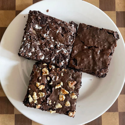 A Broke Baker Eid gift box with assorted sweet and savory treats. Bakery in Lahore. 
Eid dessert box packaging Pakistan
brownies,  muffins, banana bread, tea cakes.  Eid gift box
