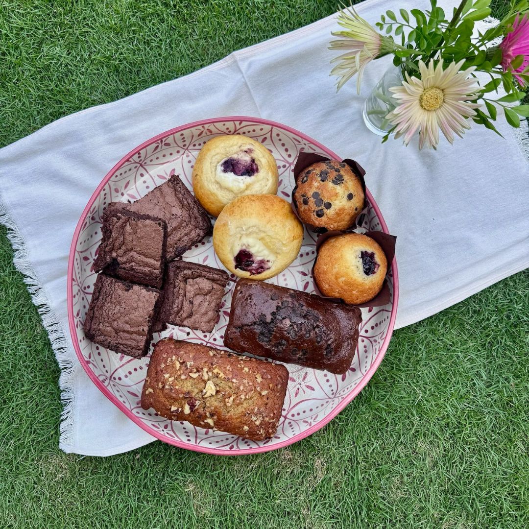 A Broke Baker Eid gift box with assorted sweet and savory treats. Bakery in Lahore. 
Eid dessert box packaging Pakistan
brownies,  muffins, banana bread, tea cakes.  Eid gift box