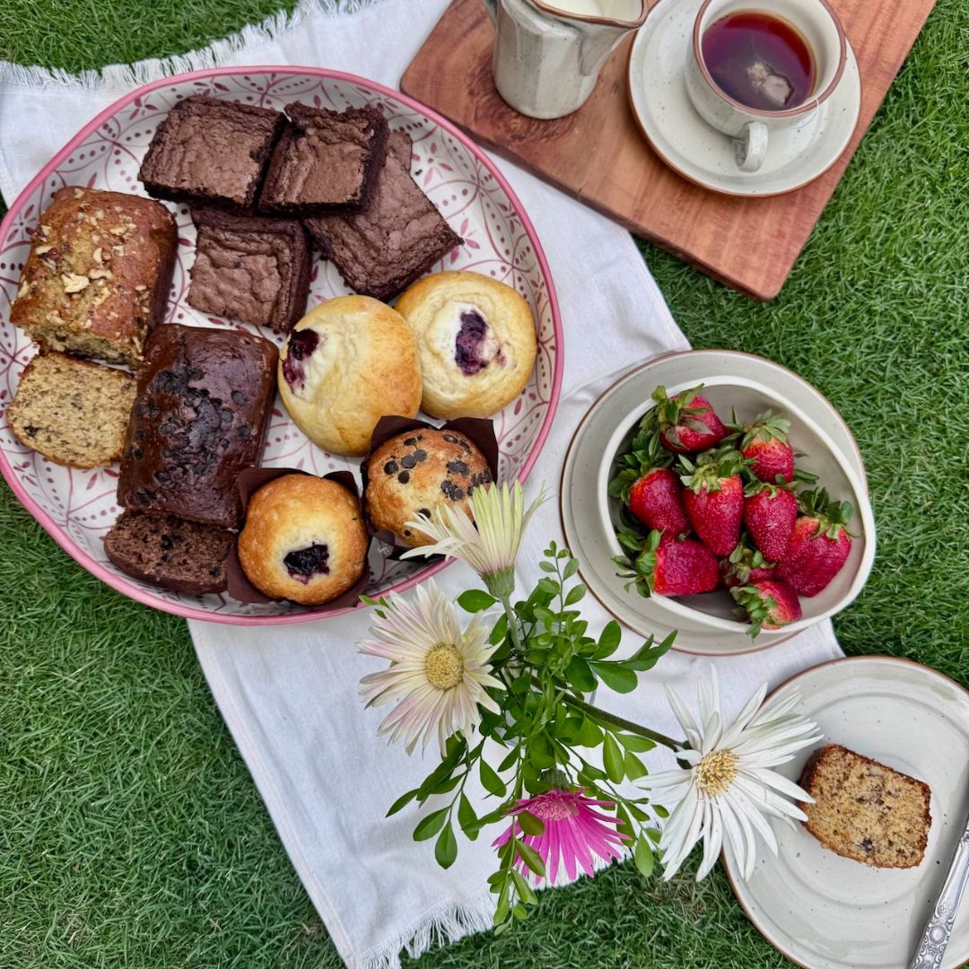 A Broke Baker Eid gift box with assorted sweet and savory treats. Bakery in Lahore. 
Eid dessert box packaging Pakistan
brownies,  muffins, banana bread, tea cakes.  Eid gift box